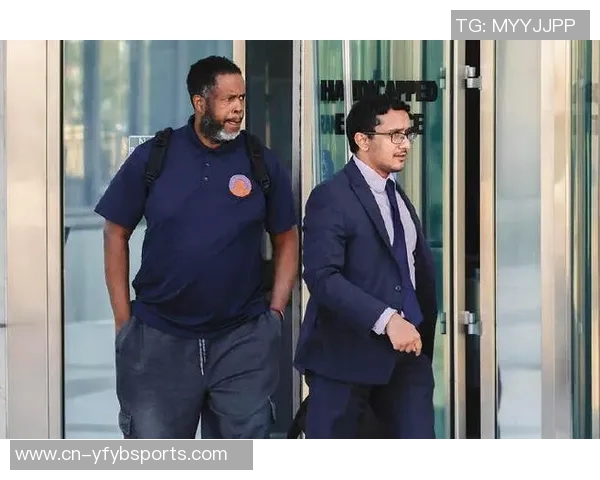 职业赌徒琼斯自称詹姆斯好友在维加斯赌场游走以求信任与机会